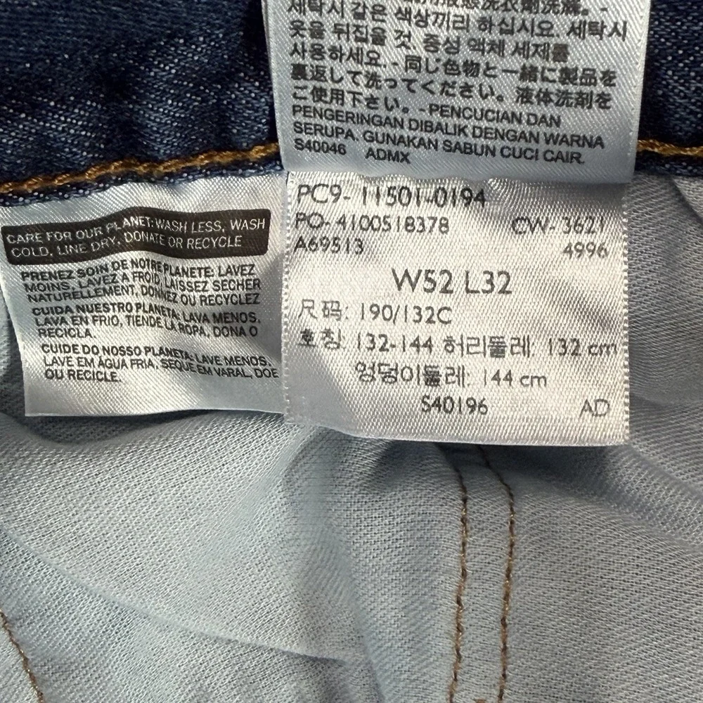 Levis 501 Jeans Mens 52x32 Blue Denim‎ Straight Leg Button Fly High Rise Casual
